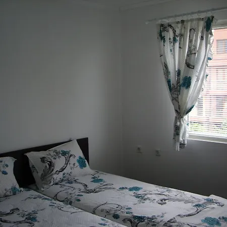 Ideal & Gasthof Burgas City